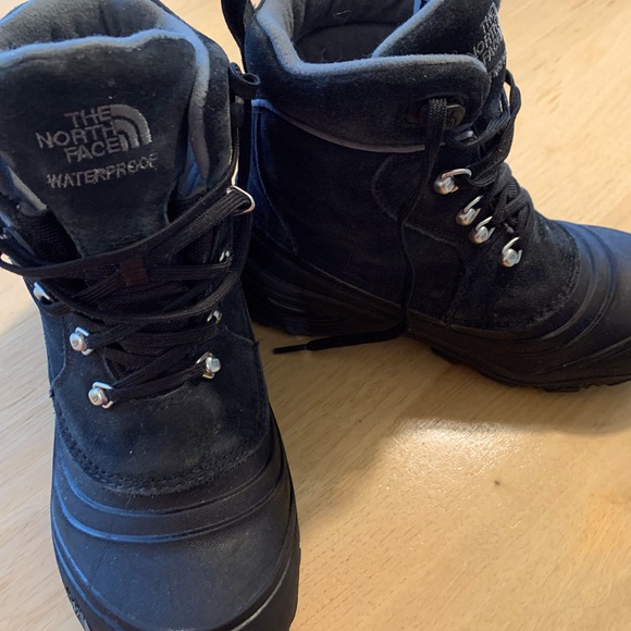 Kids North Face Winter Boots - Picture 1 of 6